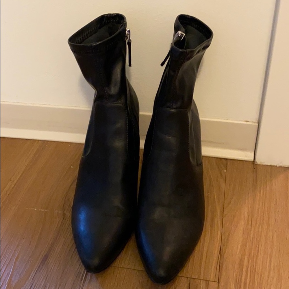 Black leather Steve Madden boots